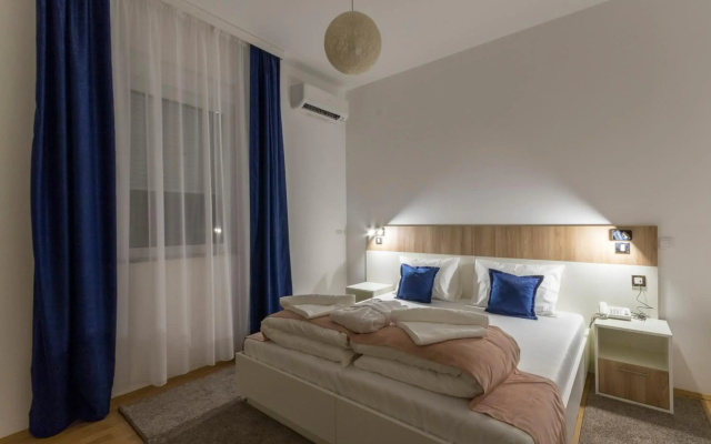 Airport Garni Hotel