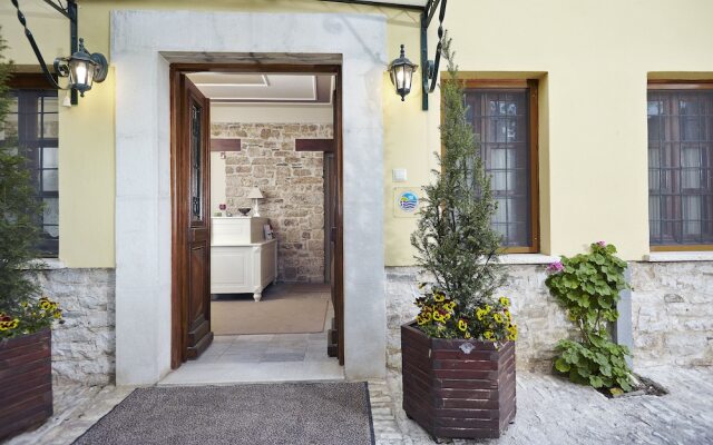 Kastro Guesthouse