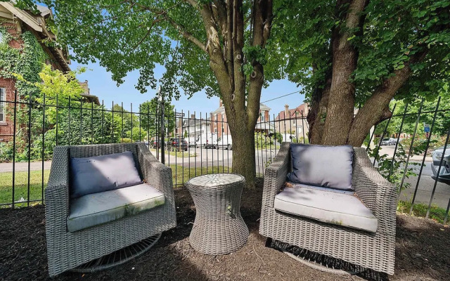 Chic City Retreat 93A Sleeps 2