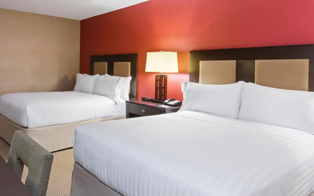 Holiday Inn Express Charleston-Civic Center by IHG