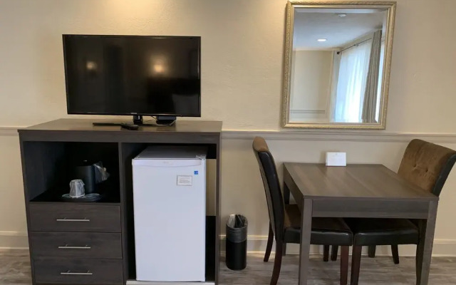 Eagle Wing Inn - Cape Cod