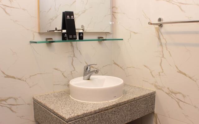 Cozy And Warm Studio At Grand Kamala Lagoon Apartment