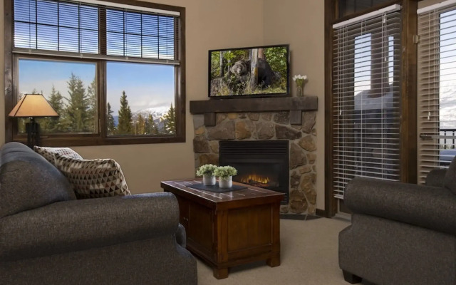 Glacier Mountaineer Lodge