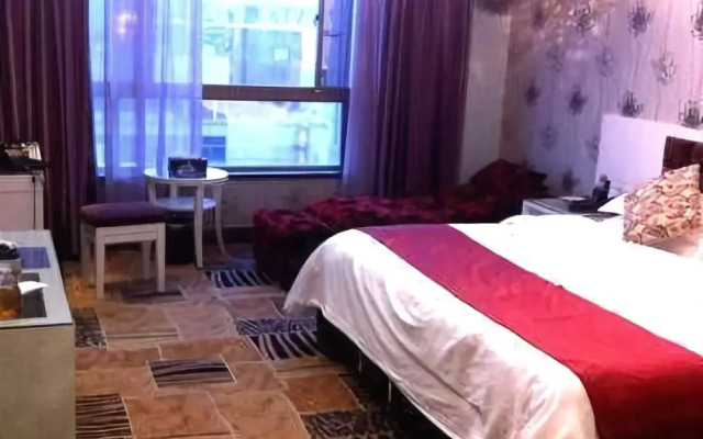 Colourful Season Hotel