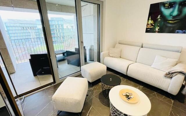 Luxury Flat with Parking & Large Terrace