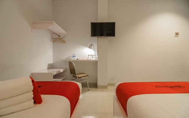 RedDoorz Plus near Soekarno Hatta Airport 2