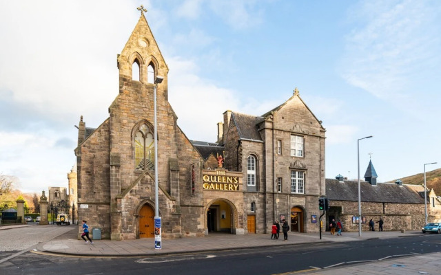 Quirky 1 Bedroom Apartment Next to Holyrood Palace