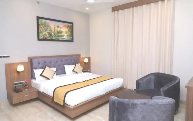 Pine Regency - Aravali's Peak view
