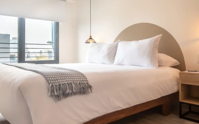 w Modern 1BR With Balcony in San Isidro