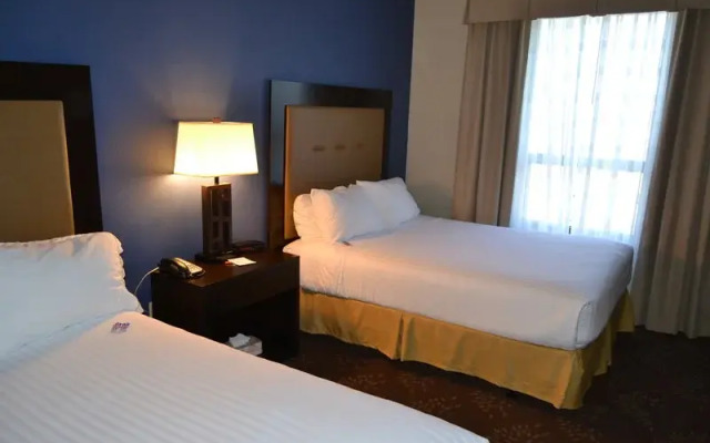 Holiday Inn Express Powless House