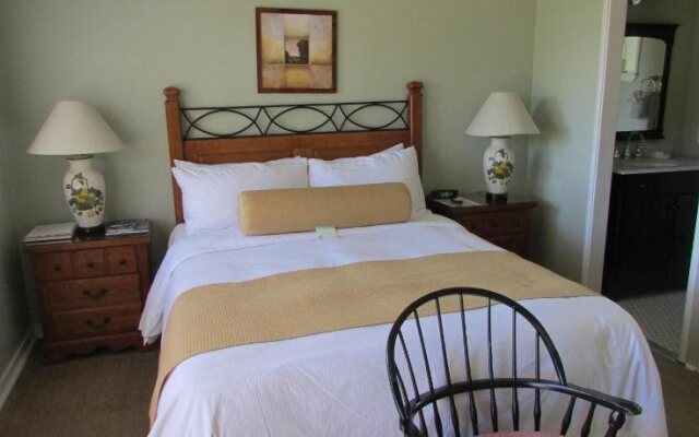 Colonial Terrace Inn by the Sea