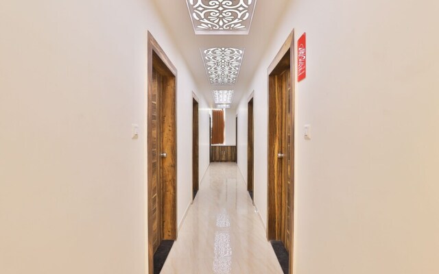 OYO 11399 Hotel Landmark