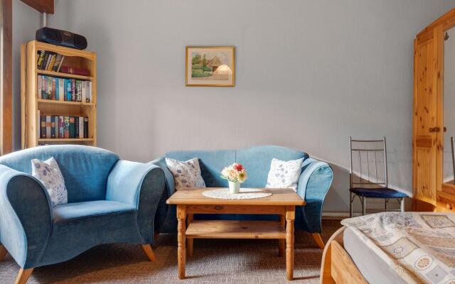 Cozy Apartment near Sea in Warin