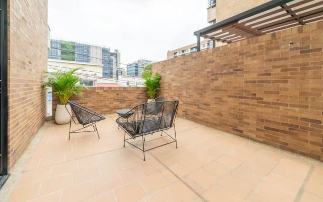 w Lovely Loft With Terrace in Santa Ana
