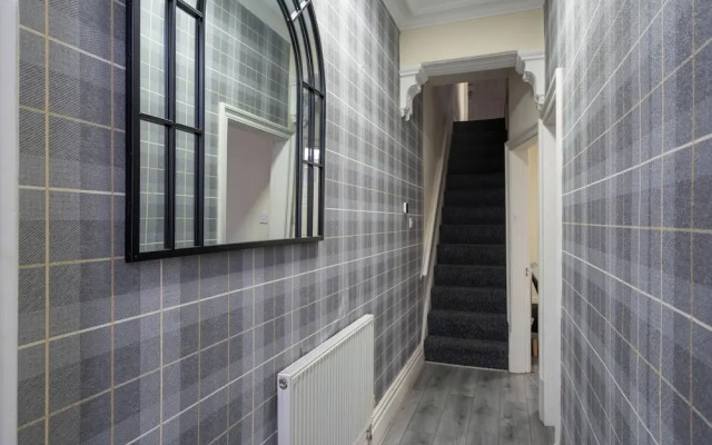 Spacious 4-bedroom Manchester Retreat With Garden