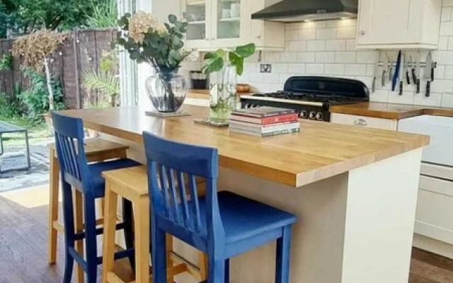 Stylish 3 Bedroom Townhouse in Brockley With Large Garden