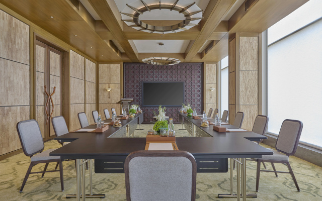 Slohh by Roach Bengaluru, Curio Collection by Hilton