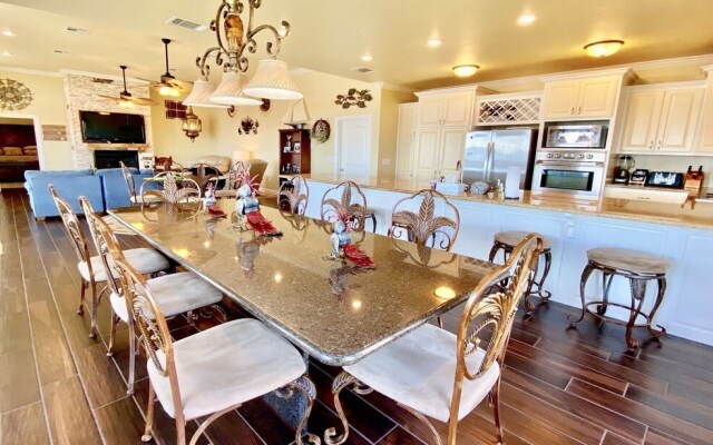 1 Driftwood 4 Bedroom Home by Redawning