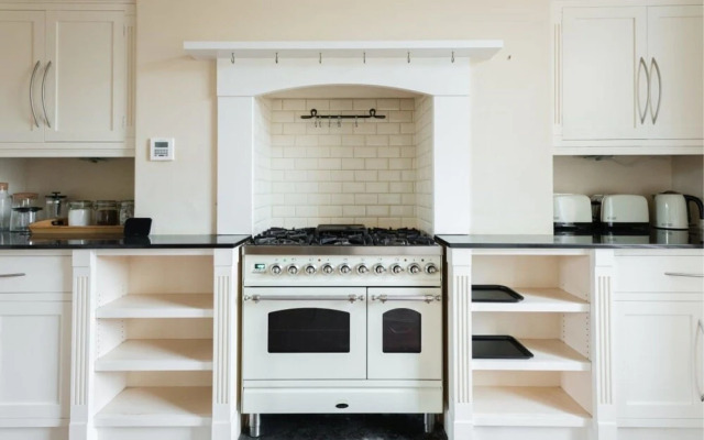 The Prince George Townhouse - Gorgeous 5bdr Townhouse