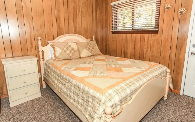 RedAwning Lakefront Retreat