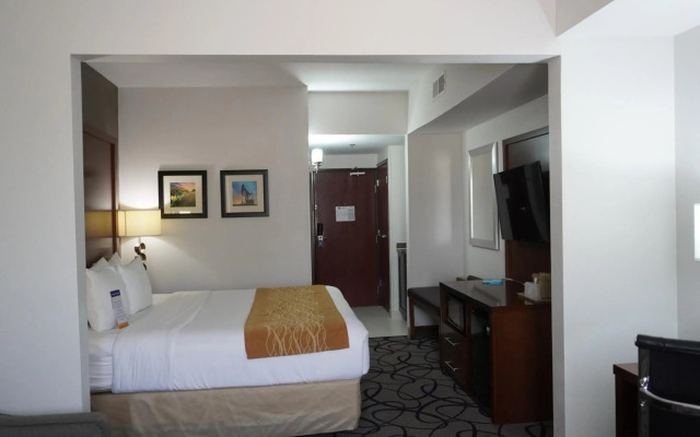 Comfort Inn & Suites Frisco - Plano