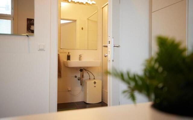 Nice Studio Close To Metro III