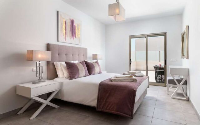 Tara Wright in Albufeira