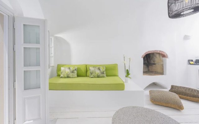 Nano Oia Canaves