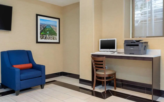 Comfort Inn & Suites near JFK Air Train
