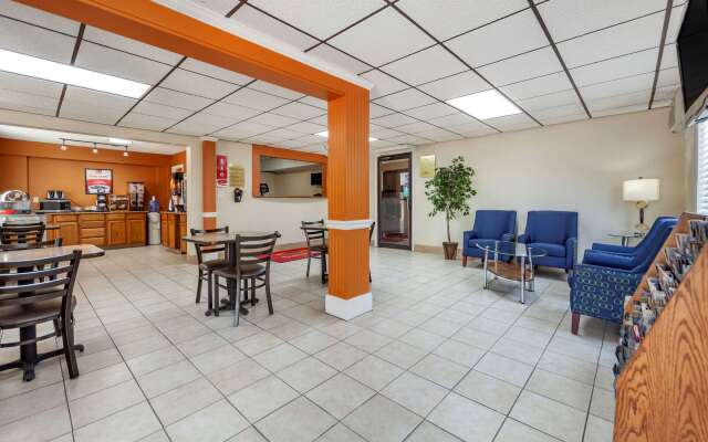 Econo Lodge Hays I-70