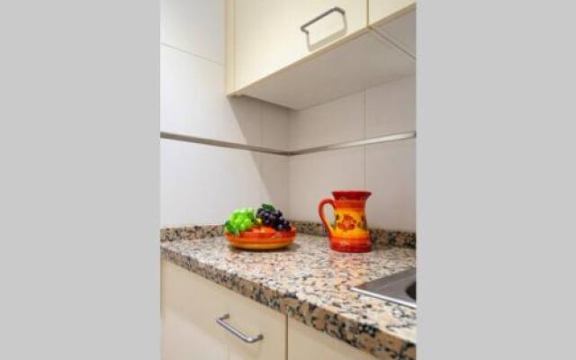 2BR poolfront family apartment WIFI and Near beach
