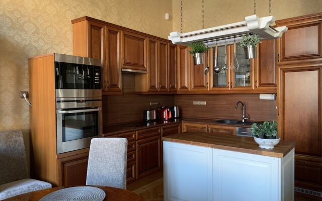 Luxury Apartment by Hi5-Baross Sqr Suite