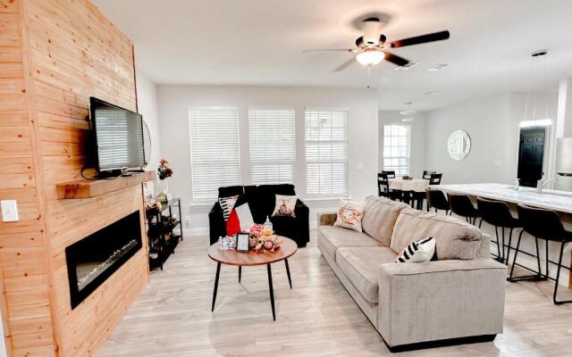 LakeDallasPoolHouse GREAT memories, near LAKE!