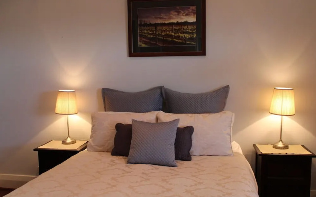 Vineyard Cottage at Upper Reach Winery – Guest Rooms – Baskerville