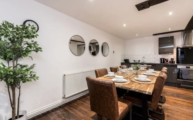 Prestige STAY Aparthotel - 27 Stanley Street Party Apartments