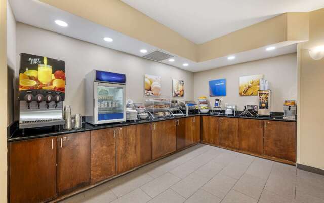 Comfort Suites East Lincoln - Mall Area