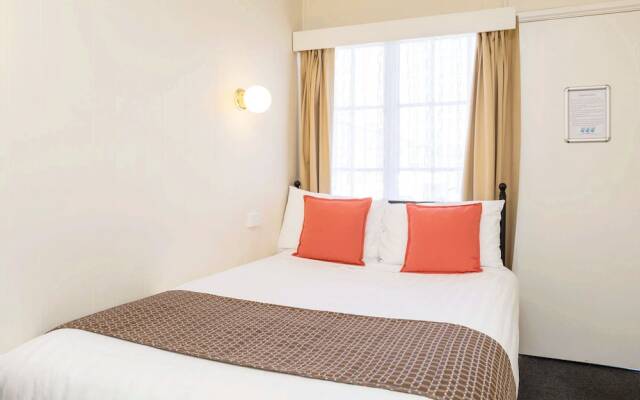 The Club Motel and Apartments