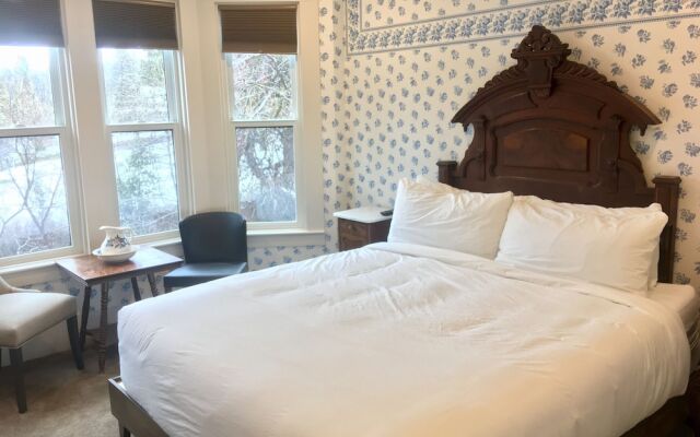 The Groveland Hotel