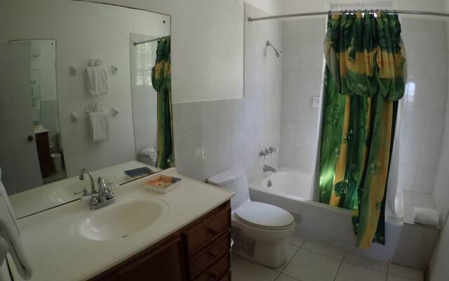 Siesta - Runaway Bay 5BR