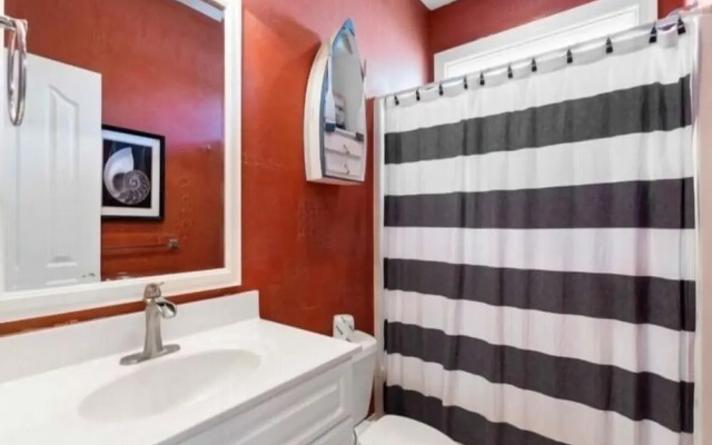 After Dune Delight - Relax And Unwind In This Fun And Spacious 3 Story Home. Light, Bright, And Close To Everything! 4 Bedroom Townhouse by RedAwning