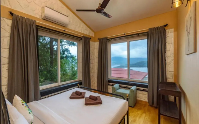 SaffronStays Blue Infinitum, Pawna