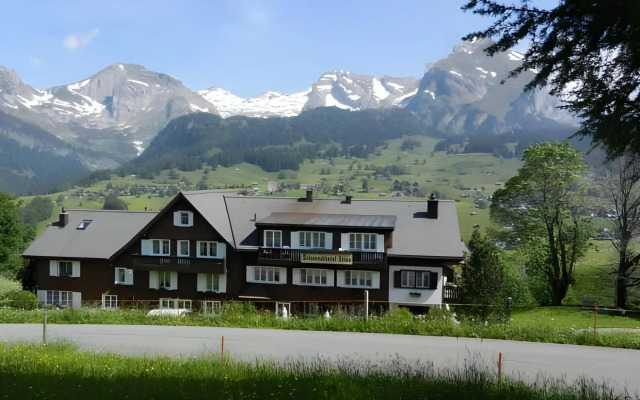 Gade Lodge