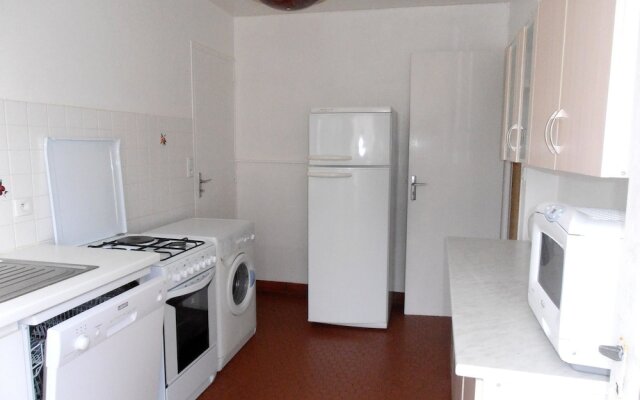 House With 4 Bedrooms in Damgan, With Enclosed Garden - 200 m From the