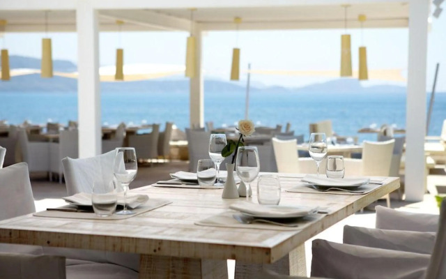 Lichnos Beach Hotel & Suites