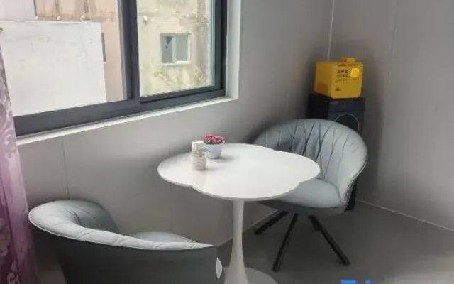 Shiyoubajiu Homestay
