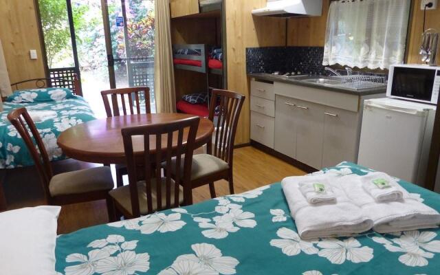 Lake Eacham Tourist Park & Self Contained Cabins