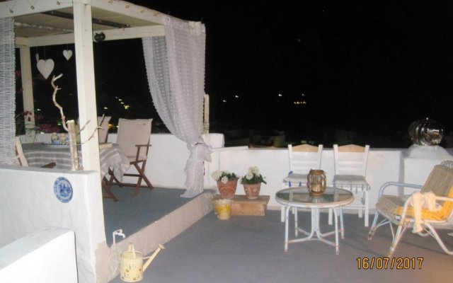 One bedroom house with city view furnished terrace and wifi at Skyros 4 km away from the beach