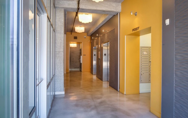 Stay Alfred on 6th Avenue