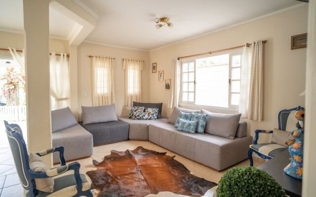 Linda casa no condomínio Morada da Praia