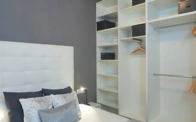 Colour PoP Fira 1 Apt By Myrentalhost